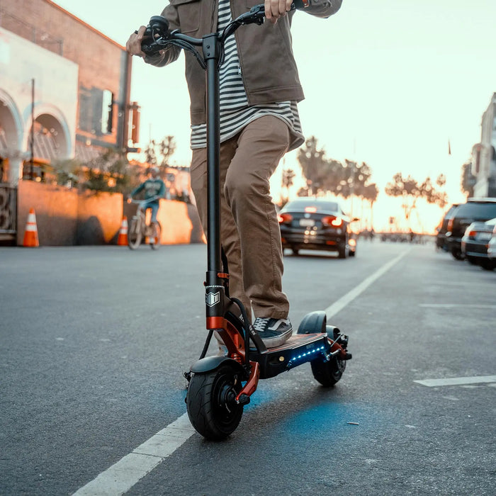 Kaabo Mantis 8 Lite Electric Scooter — Dual 500W, 25 MPH, 25-Mile Range