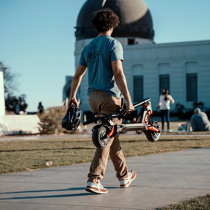 Kaabo Mantis 8 Lite Electric Scooter — Dual 500W, 25 MPH, 25-Mile Range